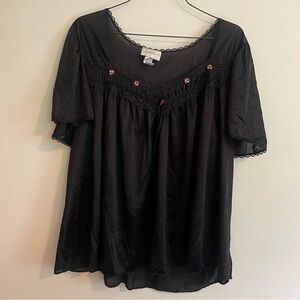 Black Top Lace and Floral Details Size 1X